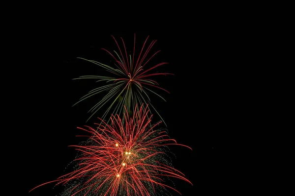 Fuochi Artificio Colorati Esplosi Nel Cielo Notturno — Foto Stock