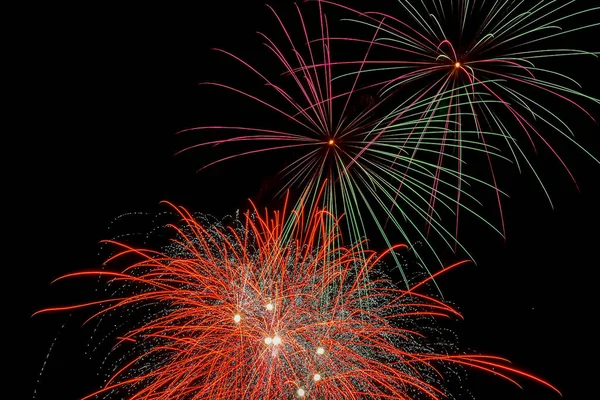 Buntes Feuerwerk Explodierte Nachthimmel — Stockfoto