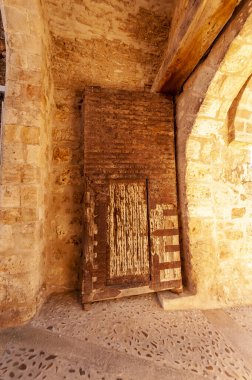 Old entrance door to the town of Maderuelo in Segovia