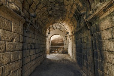 Merida, İspanya 'daki antik Roma amfitiyatrosunda bir taş koridor..