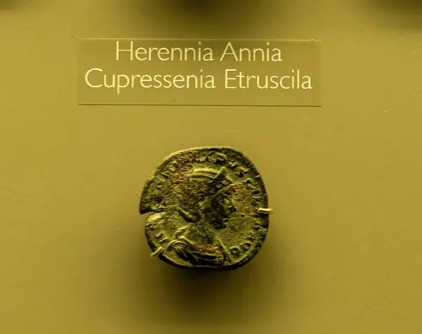 stock image Close-up of an ancient Roman coin featuring Empress Herennia Etruscilla. This historical artifact showcases the numismatic legacy of the Roman Empire.