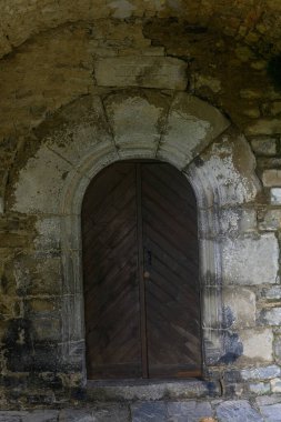Barbenuta, İspanya 'daki San Martin Kilisesi' nin taş duvarına oyulmuş Romen sembolünün ayrıntılı görüntüsü.