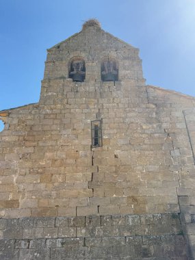 Tarihi Romanesk çan gable San Juan Bautista Kilisesi Villavega de Aguilar Palencia İspanya