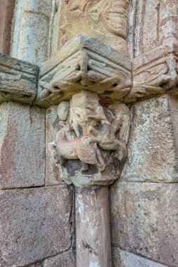 Kilise cephesinde hayvan tasvir eden Roma başkentinin yakın çekimi