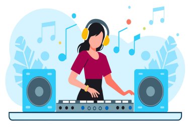 Kulaklıklı kadın DJ bir parti ortamında mikserde dönüyor..