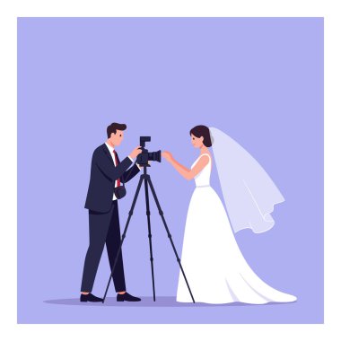 Gelin ve damat düğün fotoğrafçılığı sırasında minimalist bir tarzda tripodla kamerayla etkileşime geçiyorlar. Sakin ve odaklanmış ruh hali.