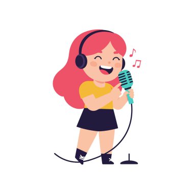 Pembe saçlı neşeli bir kız mikrofona neşeli bir şekilde şarkı söylüyor, kulaklık takıyor, heyecan ve müzik tutkusu yayıyor..