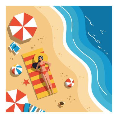 Bikinili bir kadın, parlak, rahatlatıcı bir yaz sahnesinde şemsiyelerin ve okyanus dalgalarının yakınındaki kumlu bir plajda çizgili bir havluyla güneşleniyor..