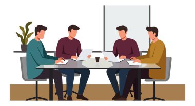 Dört adam ofis ortamında bir masada oturup laptoplar ve kağıtlarla iş birliği yaparak odaklanmış bir atmosfer yaratıyor..