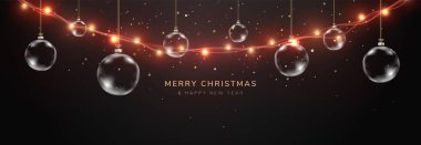 Parlayan Noel Işıkları, Şeffaf cam Noel topları ve Parıldayan Parçacıklar ile Noel Arkaplanı.