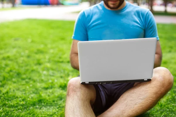 Young Man Using Typing Laptop Computer Summer Grass Freelancer Working — Stockfoto