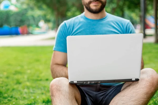 Young Man Using Typing Laptop Computer Summer Grass Freelancer Working — Stockfoto