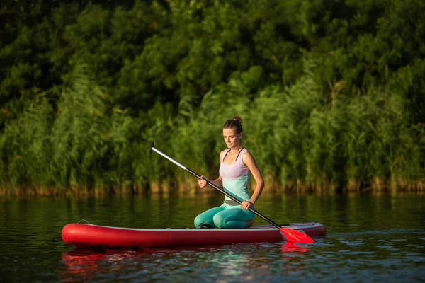 Young Athletic Woman Doing Fitness Board Oar Lake Concept Healthy — Stockfoto