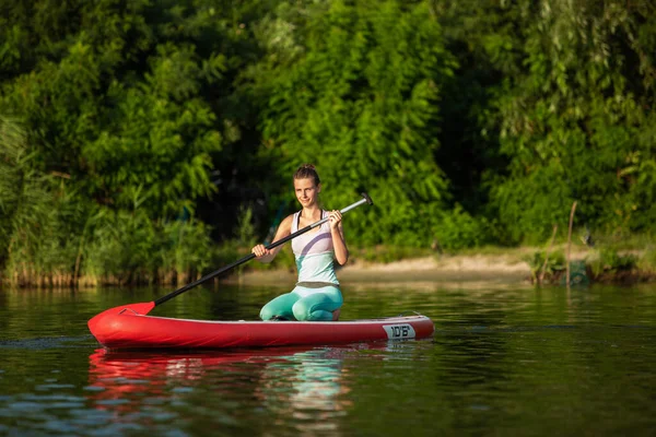 Young Athletic Woman Doing Fitness Board Oar Lake Concept Healthy — Zdjęcie stockowe