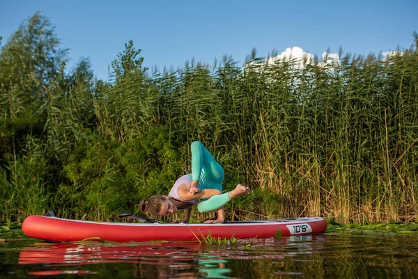 Photo Young Woman Doing Hand Stand Stand Paddle Board She — Stock Fotó