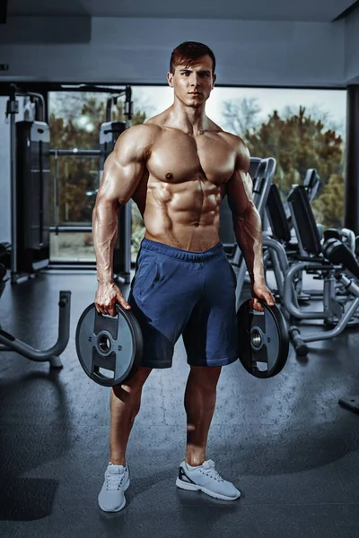 Bodybuilder Masculin Les Trains Modèle Forme Physique Dans Salle Gym — Photo
