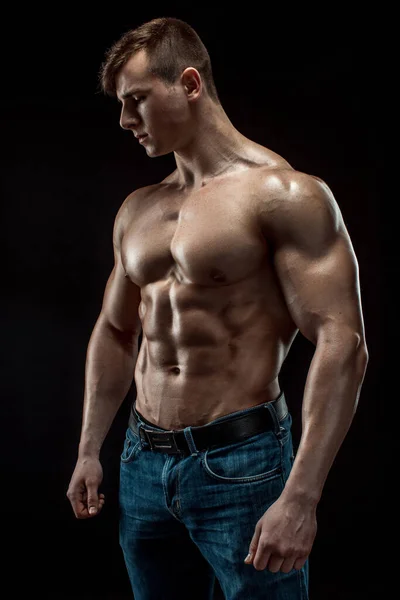 Jeune Homme Bodybuilder Sur Fond Noir Torse Masculin Soulagement Musculaire — Photo