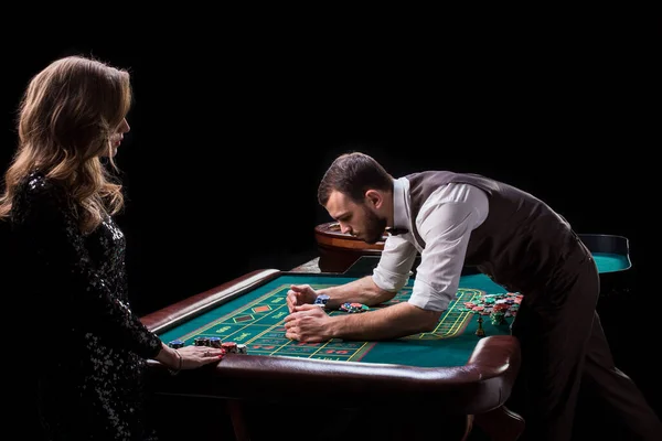 Croupier Und Spielerin Einem Tisch Einem Casino Bild Eines Klassischen — Stockfoto
