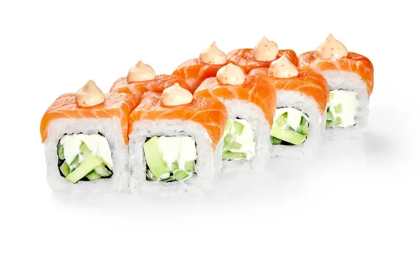 Rolos Sushi Filadélfia Apetitosos Com Recheio Queijo Creme Pepinos Abacate — Fotografia de Stock