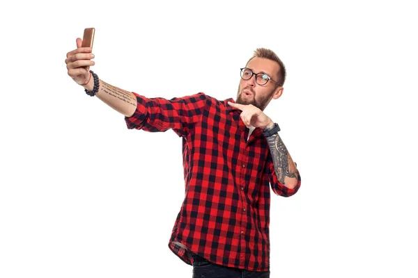 Životní Styl Koncepce Mladý Muž Vousy Košili Drží Mobilní Telefon — Stock fotografie