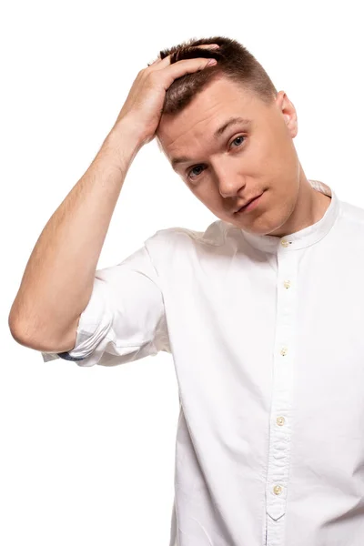 Charmant Hübscher Junger Mann Weißem Hemd Mit Hochgekrempelten Ärmeln Berührt — Stockfoto