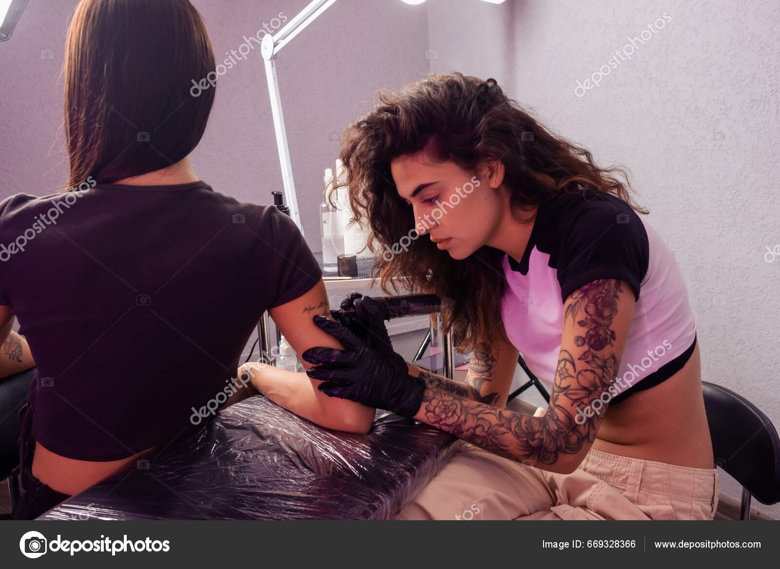 纹身女孩老学校工作室头骨图库矢量图©Lviktoria25 109399108, image size:1600x1167