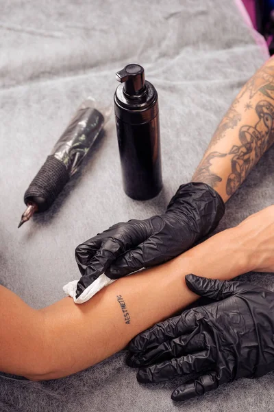 Professional Skillful Tattoo Artist Treating Cleansing Tattooed Skin Female Arm — Stock Photo, Image