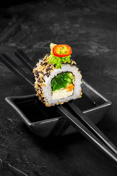 Vegetarische Sushi Rolle Mit Leichter Füllung Aus Frischkäse Karotten Hiyashi — Stockfoto