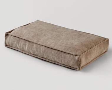 Büyük bir dikdörtgen döşeme yastığının açık kahverengi kumaş kaplamalı stüdyo çekimi.