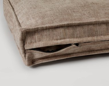 Dayanıklı fermuarlı, kaliteli işçilik ve kolay bakım gerektiren bej keten yastık kapağı