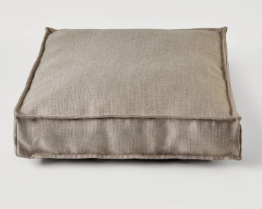 Büyük, rahat bir döşeme minderinin stüdyo çekimi, dinlenmek ve herhangi bir yaşam alanına biraz zarafet katmak için mükemmel.