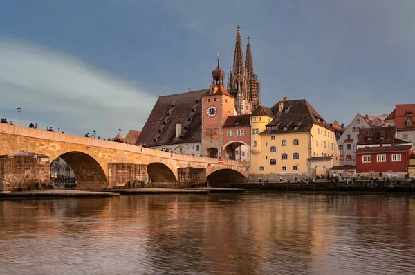 Blick Auf Die Altstadt Von Regensburg Deutschland Europa lizenzfreie Stockbilder