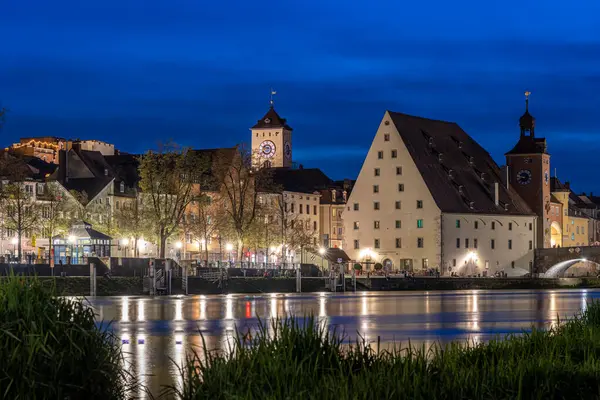 Nachtansicht Der Altstadt Von Regensburg Deutschland Europa Stockfoto