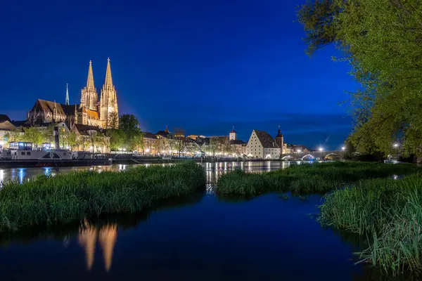 Nachtansicht Der Altstadt Von Regensburg Deutschland Europa Stockbild