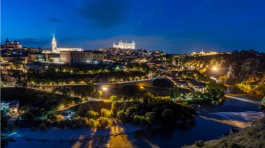 İspanya 'da mavi saatte Toledo Panoraması