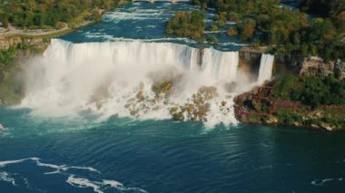 Havadan bir görünüm için inanılmaz Nigar şelaleler ve Niagara Nehri. 4k 10 bit video