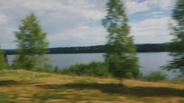 Viaja Por Camino Pintoresco Largo Lago Suecia Vídeo — Vídeos de Stock