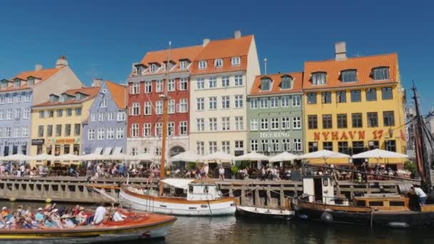 Nahavn Populární Mezi Turisty Jedním Nejznámějších Míst Kodani Vizitka Města — Stock video