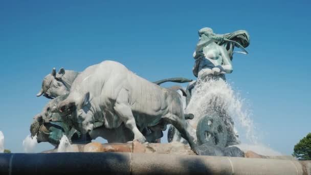 Fontanna Gefion Fontanny Pobliżu Portu Kopenhadze Kompozycja Rzeźbiarska Fontanny Przedstawia — Wideo stockowe