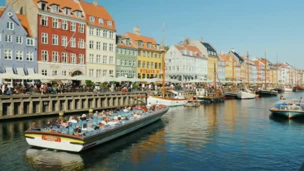 Nahavn Lugar Popular Entre Turistas Dos Lugares Mais Reconhecidos Copenhague — Vídeo de Stock