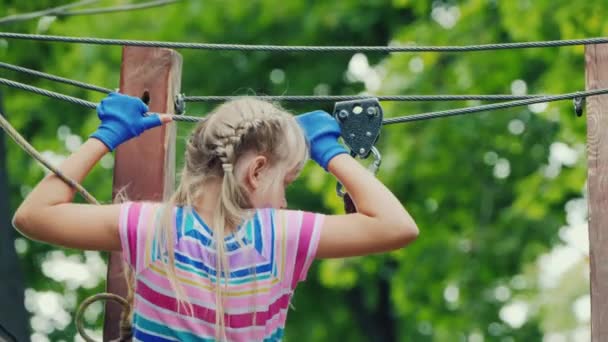 Rear View Brave Girl Moves Ropes Trees Uses Safety Rope — Stock Video