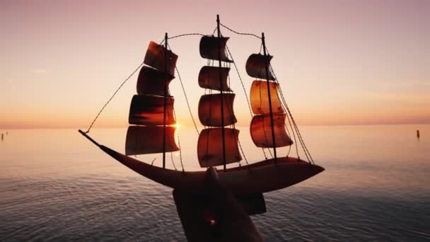 Hand Raises Sailing Boat Inspiration Startup Concept — Stock Video