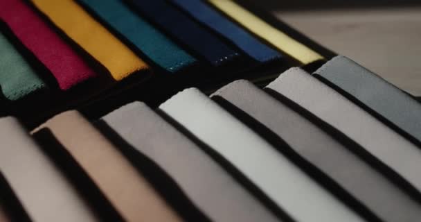 Amostras Tecido Multicolorido Balcão Loja Tecido Para Costurar Roupas Estofos — Vídeo de Stock