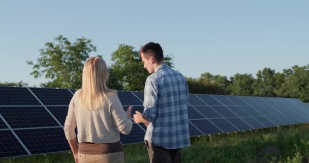 Two People Talking Solar Panels Small Home Solar Power Plant — стоковое видео