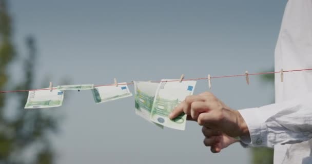 Una Mano Mans Rimuove Banconote Euro Una Clothesline Concetto Corruzione — Video Stock