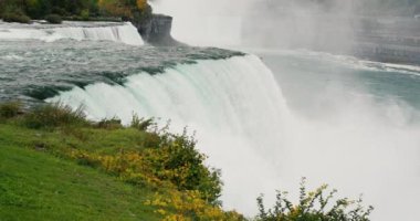 Meşhur Niagara Şelalesi. Yavaş çekim 120 fps 4k video.