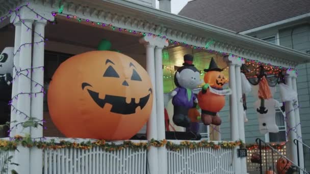 Día Halloween Grupo Niños Casa Casa Recoger Dulces — Vídeos de Stock
