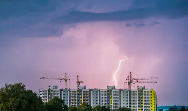 Lightning Cuts Sky Foreground Construction Multi Storey Residential Buildings — Stock Photo, Image