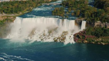 Havadan bir görünüm için inanılmaz Nigar şelaleler ve Niagara Nehri. 4k 10 bit video