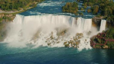 Havadan bir görünüm için inanılmaz Nigar şelaleler ve Niagara Nehri. 4k 10 bit video